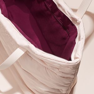 puffy-traveler-tote-interior-1440×1952-1.jpg